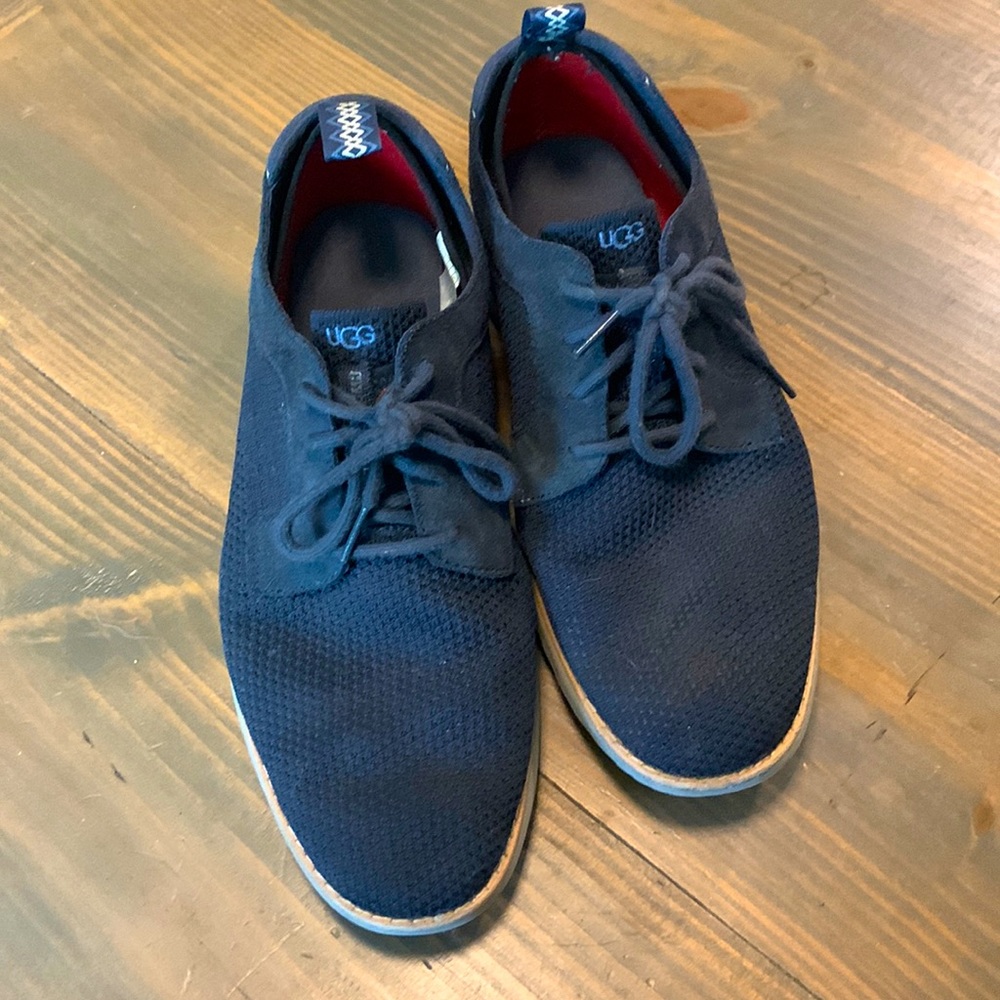 Ugg mens dress shoes size 10. Navy.
